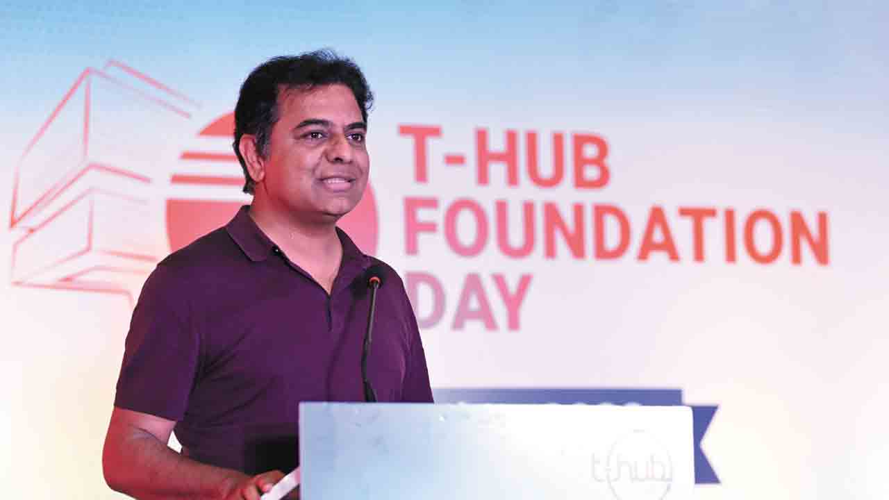 హైదరాబాద్‌ సిలికాన్‌ వ్యాలికి సమానం కావాలి : కేటీఆర్‌