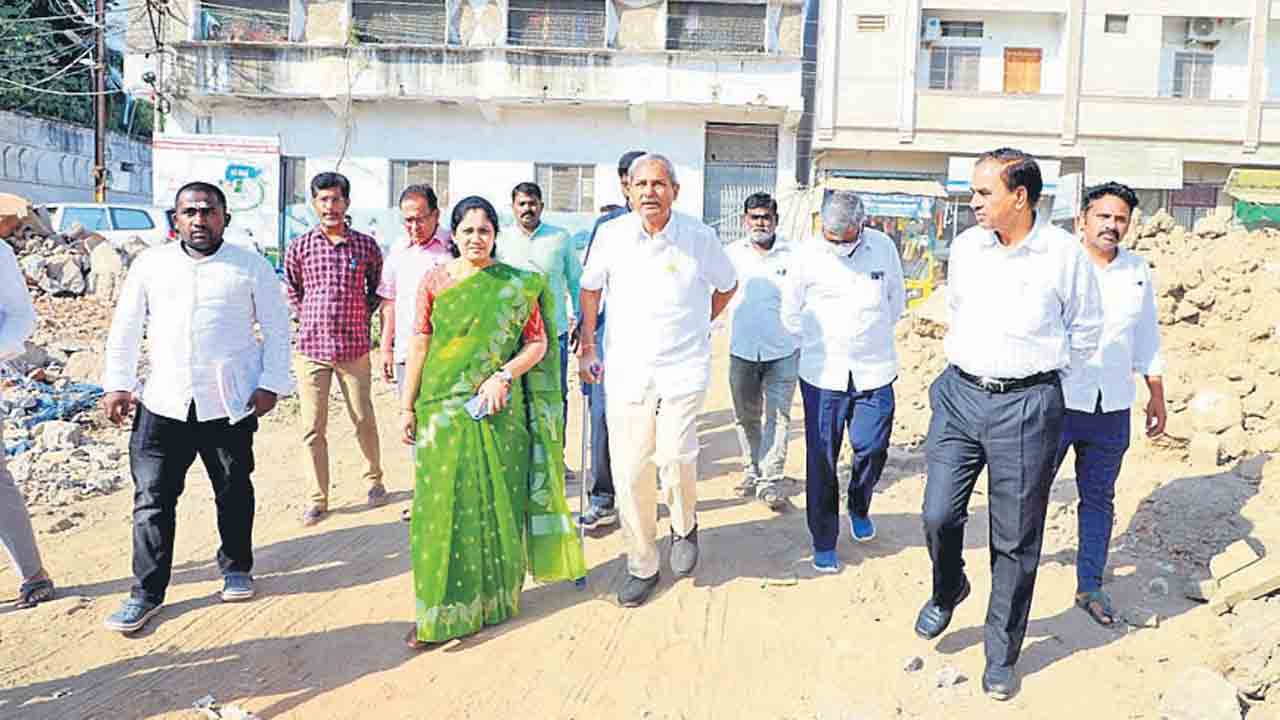 ఆలయ అభివృద్ధి పనుల్లో వేగం పెంచాలి