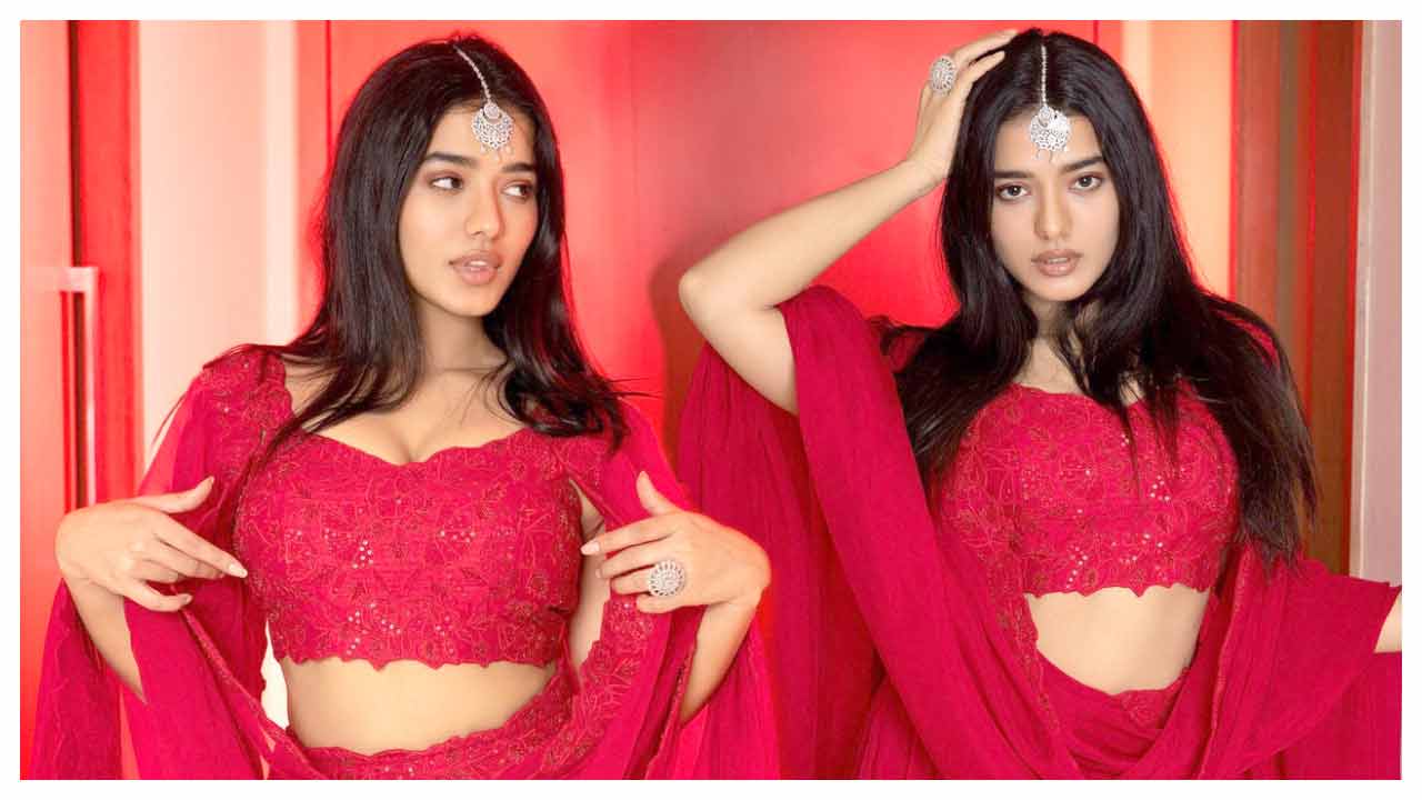 Ketika Sharma | రొమాంటిక్ పోజులతో కేకపెట్టిస్తున్న కేతికా శర్మ..