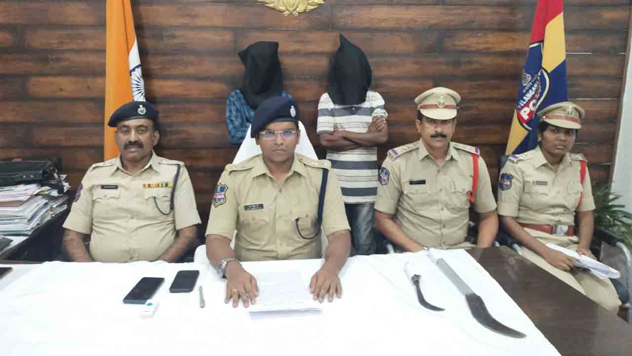 వీడియోలు తీసినందుకే నరికారు..!