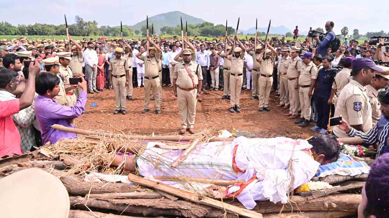 అటవీ అధికారికి అంతిమ వీడ్కోలు