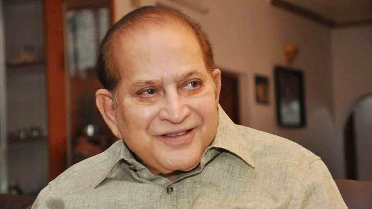 కృష్ణ మృతికి సంతాప సూచికంగా రేపు తెలుగు సినీ పరిశ్రమ బంద్‌