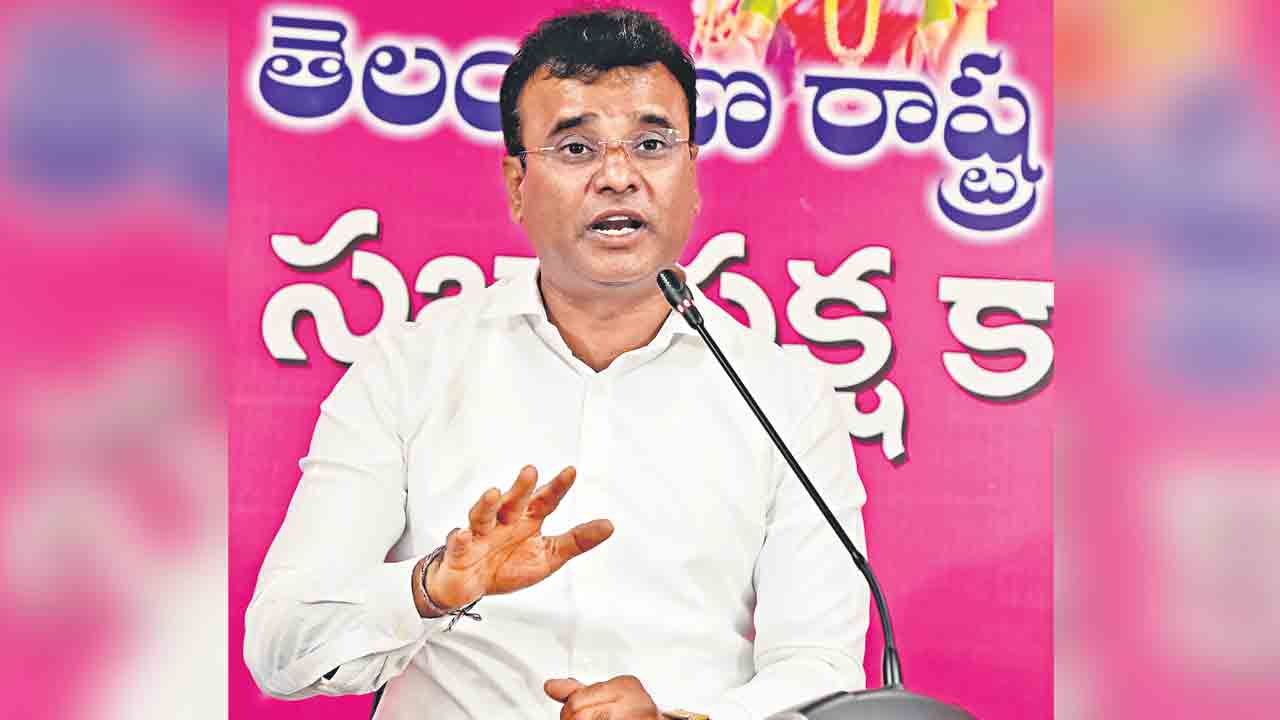 రాజకీయంగా ఎదుర్కోలేకే సోదాలు