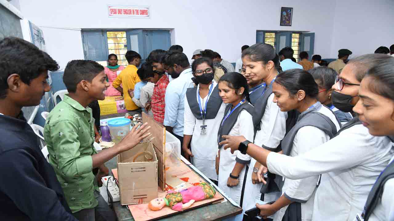 పాలమూరులో ఆకట్టుకున్న సైన్స్‌ఫెయిర్‌
