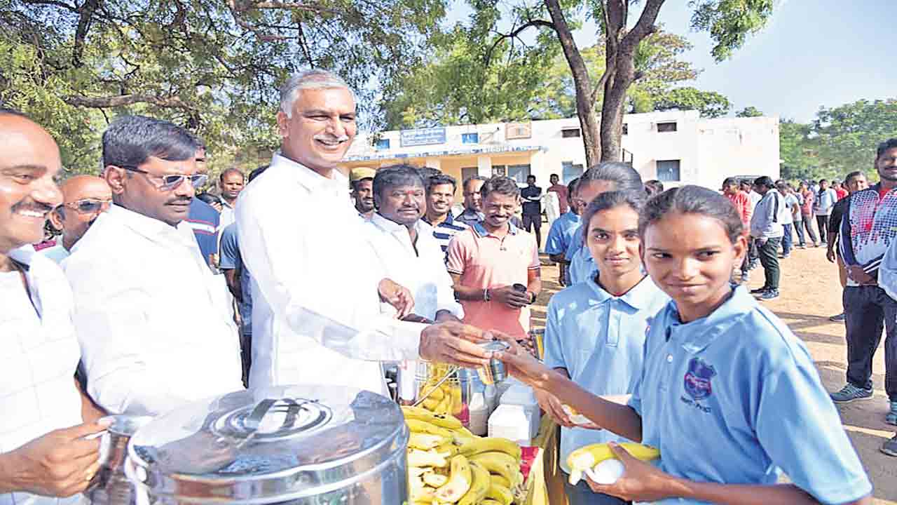 కష్టపడండి.. కొలువుకొట్టండి..!