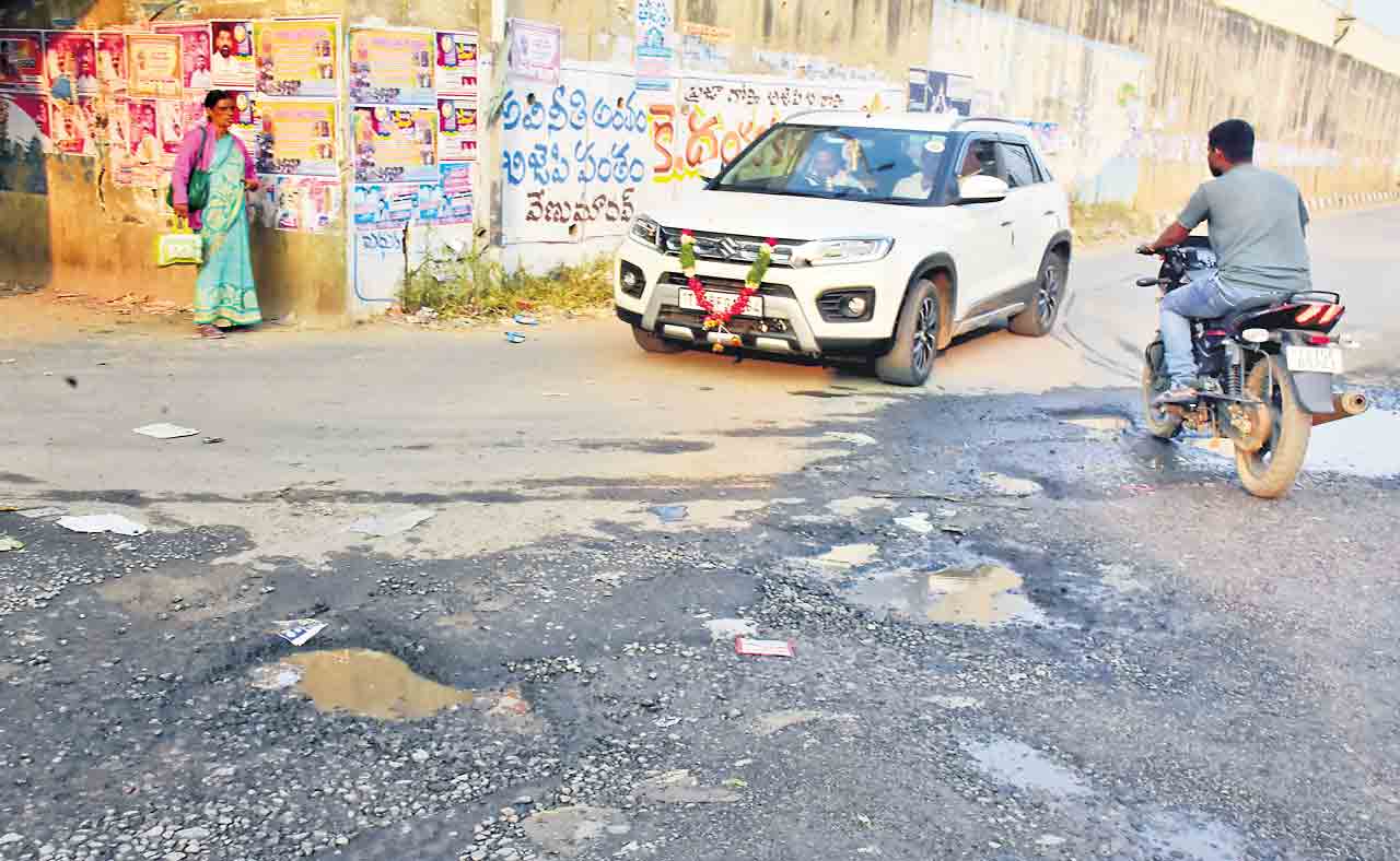 అస్తవ్యస్తంగా 65వ జాతీయ రహదారి నిర్వహణ