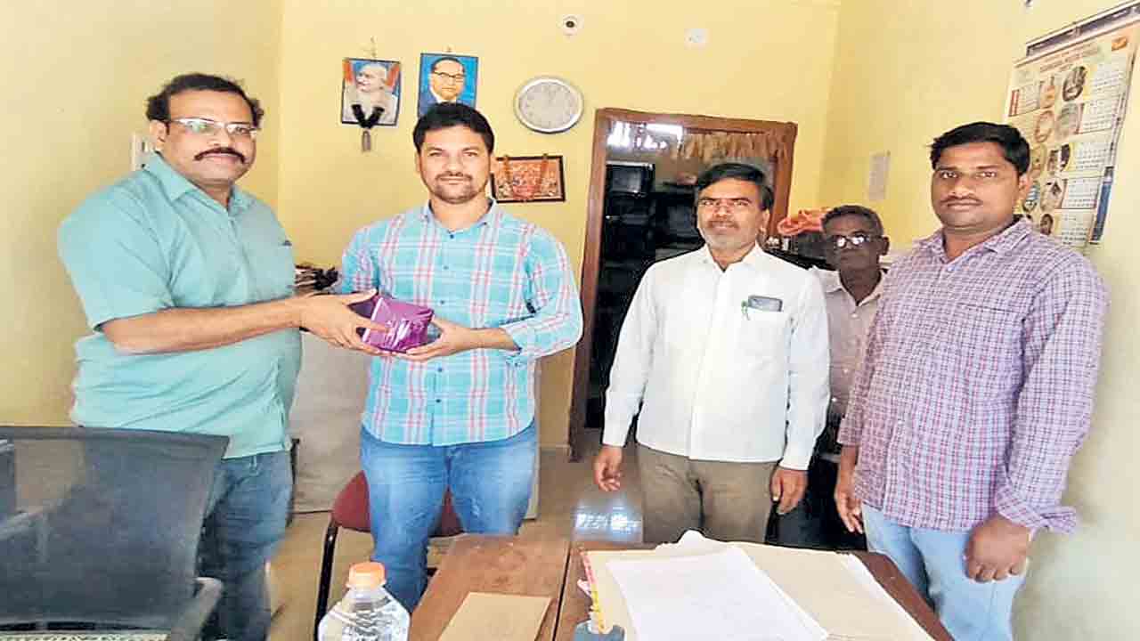నగదు రహిత లావాదేవీలను ప్రోత్సహించాలి