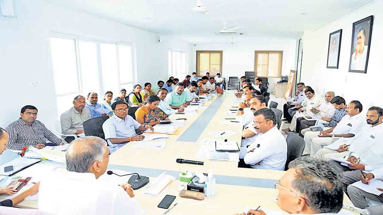 ఆయిల్‌పామ్‌ సాగుపైదృష్టి పెట్టండి