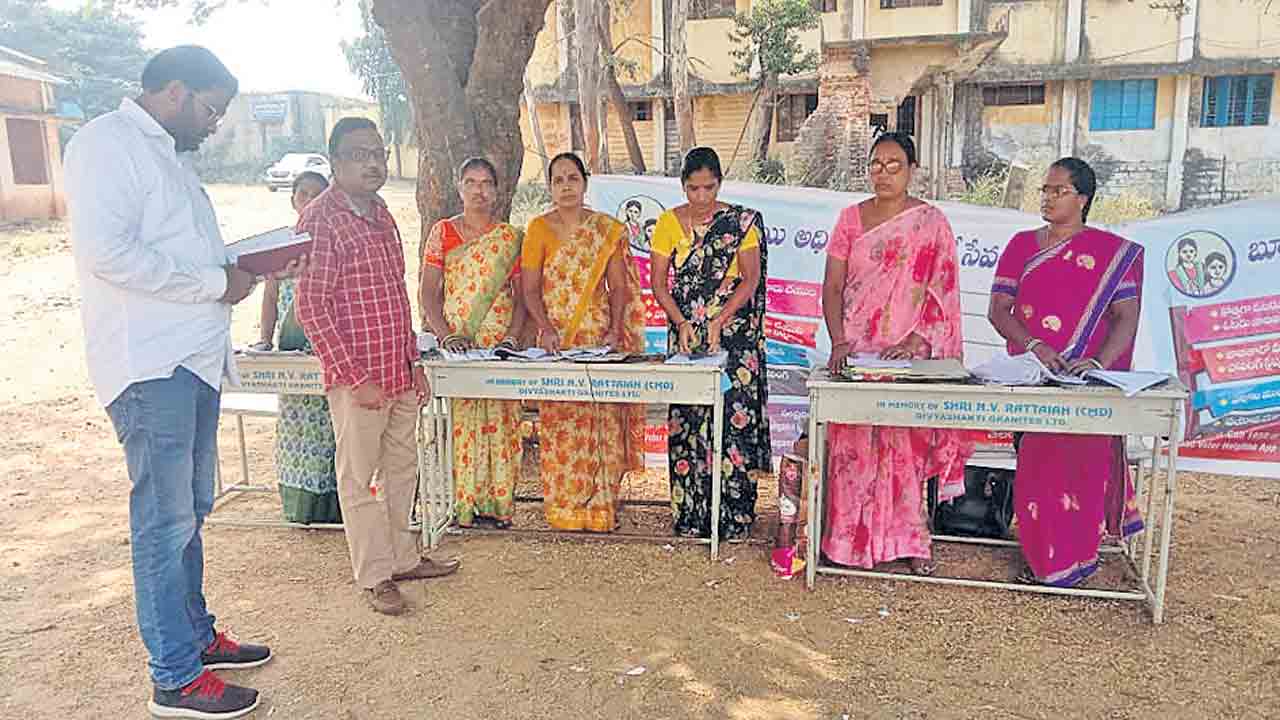 ఓటు హక్కు నమోదు చేసుకోవాలి