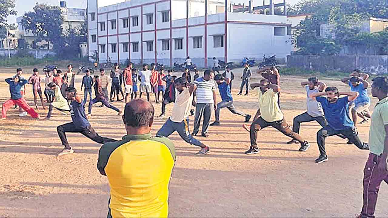 క్వాలిఫైడ్‌ అభ్యర్థులకు శిక్షణ