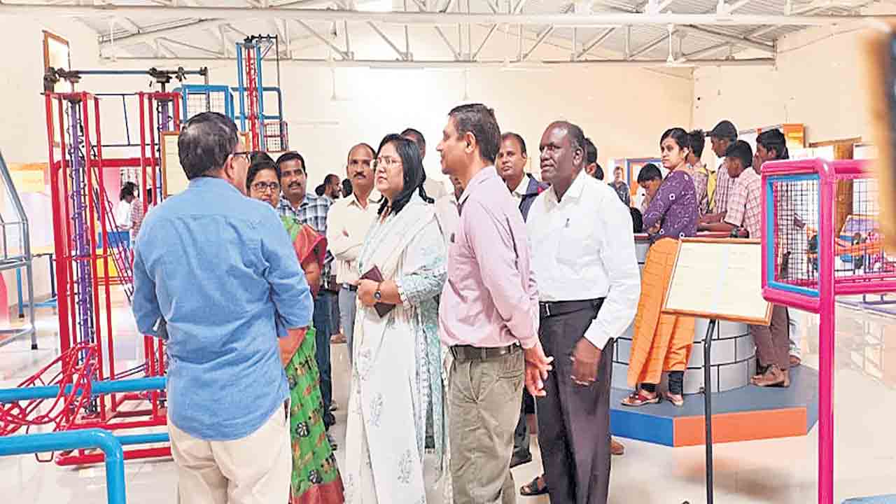 విద్యార్థి కేంద్రంగా విద్యాభివృద్ధి చేయాలి