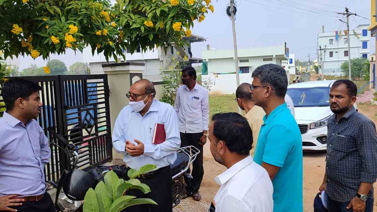 రోడ్డు విస్తరణ పనులు చేపట్టాలి