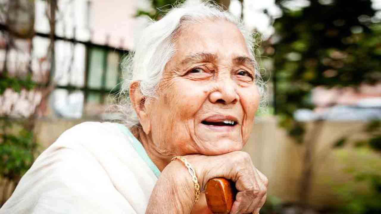 వృద్ధుల సేవలో…