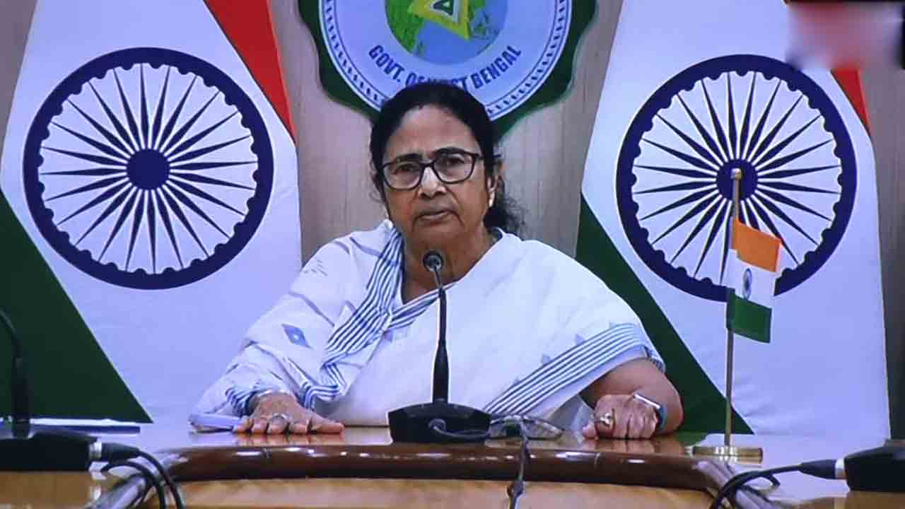 రాష్ట్రపతి ముర్మును నేను క్షమాపణ కోరుతున్నా: మమతాబెనర్జి