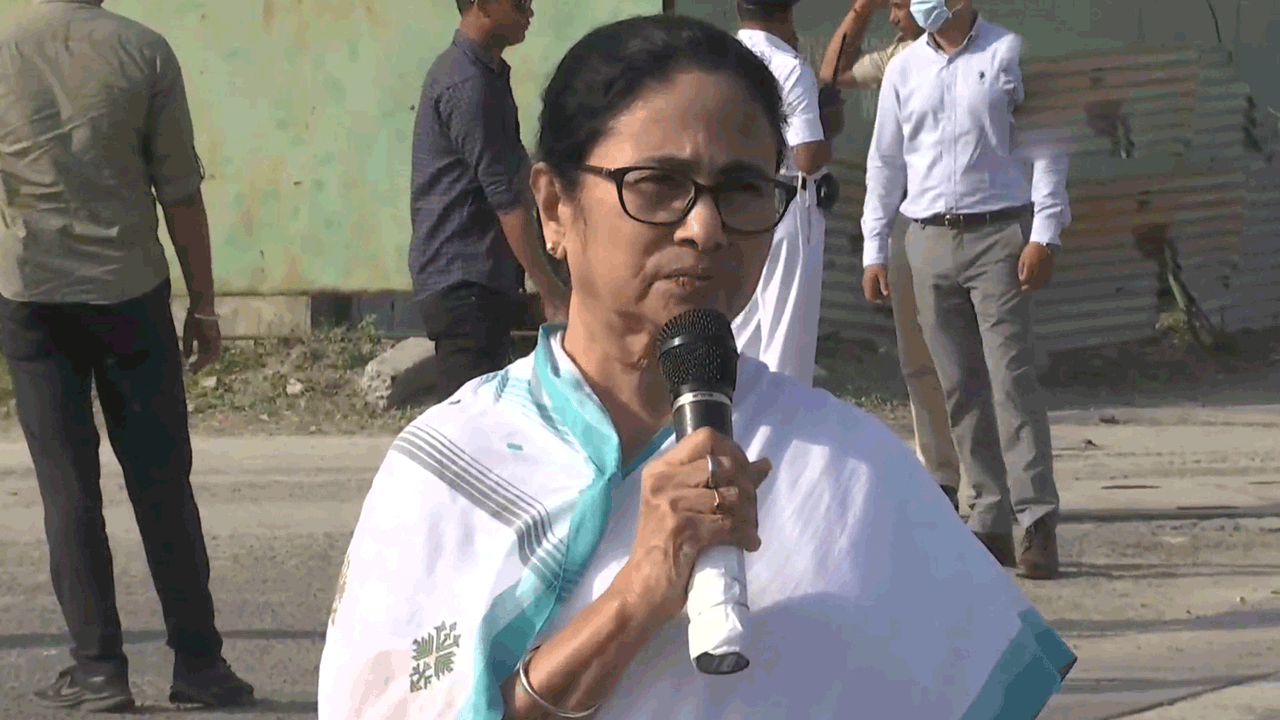 కేబుల్‌ బ్రిడ్జి ప్రమాద బాధ్యులపై ఈడీ, సీబీఐ చర్యలేవి: మమతాబెనర్జి