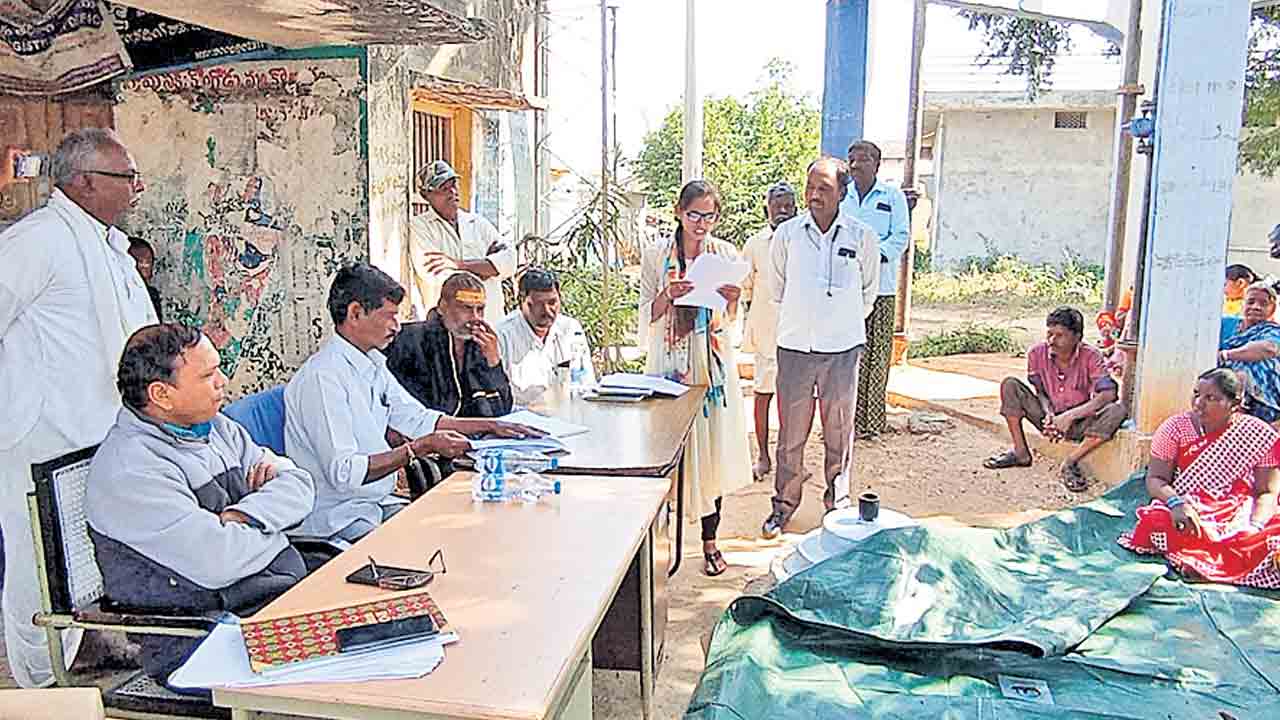 అర్హులందరికీ పోడు పట్టాలివ్వాలి