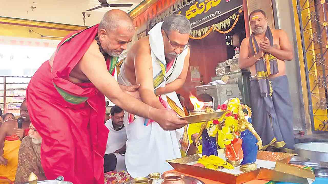 ఆలయాల అభివృద్ధికి ప్రభుత్వం కృషి