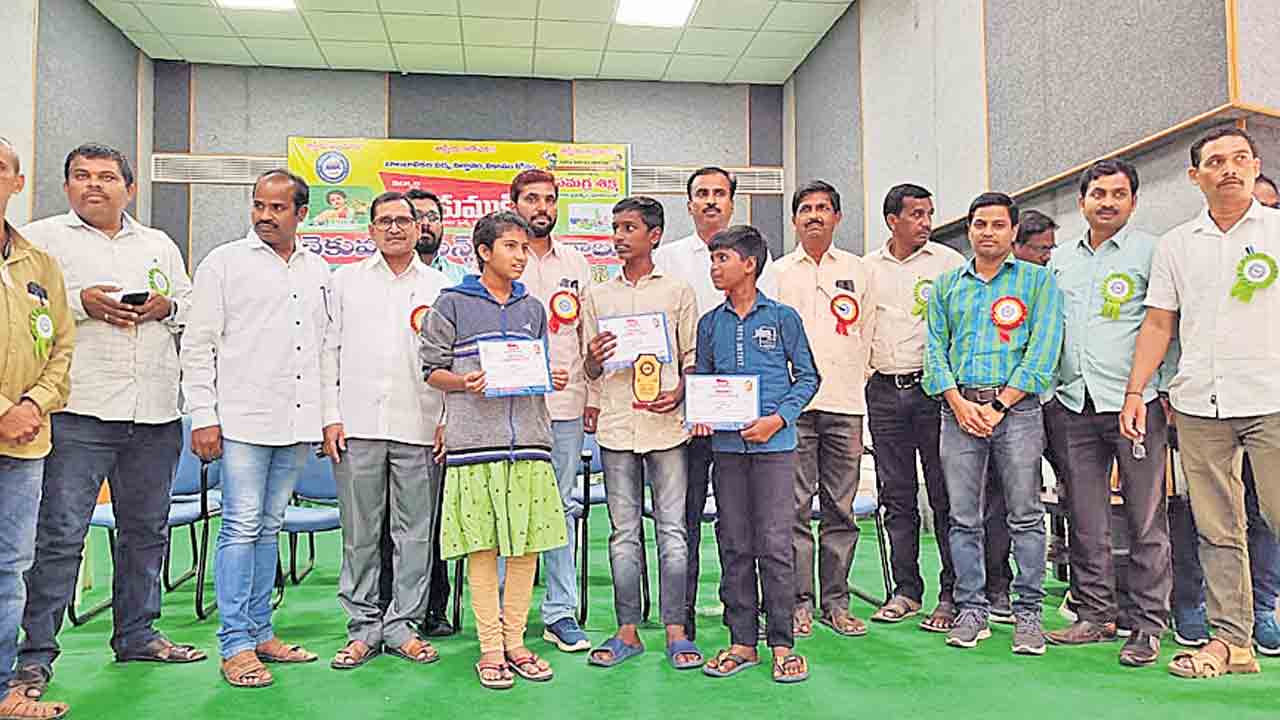 విద్యార్థులు పరిశోధనలు చేయాలి