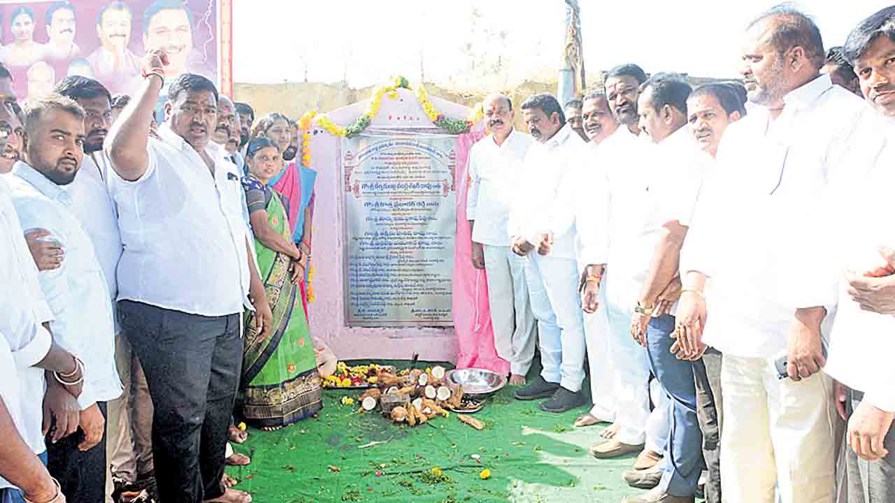 సీఎం నిధులతో ముమ్మరంగా పనులు