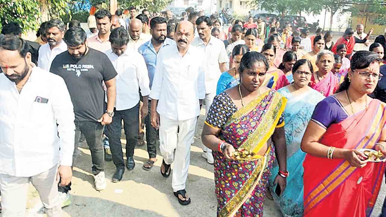 పట్టణాలకు దీటుగా పల్లెలు