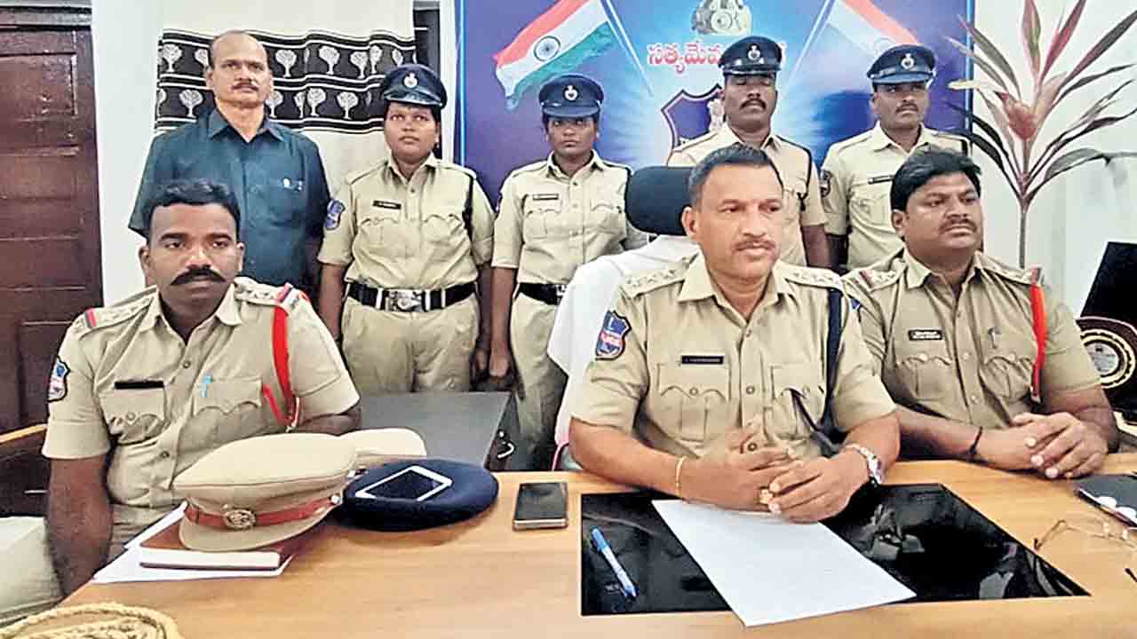 డబ్బులకు ఆశపడి..