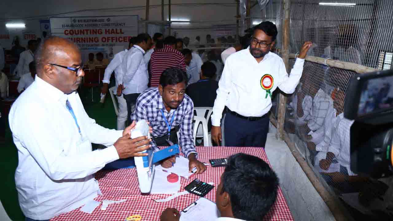 పదో రౌండ్‌లోనూ టీఆర్‌ఎస్‌కు ఆధిక్యం