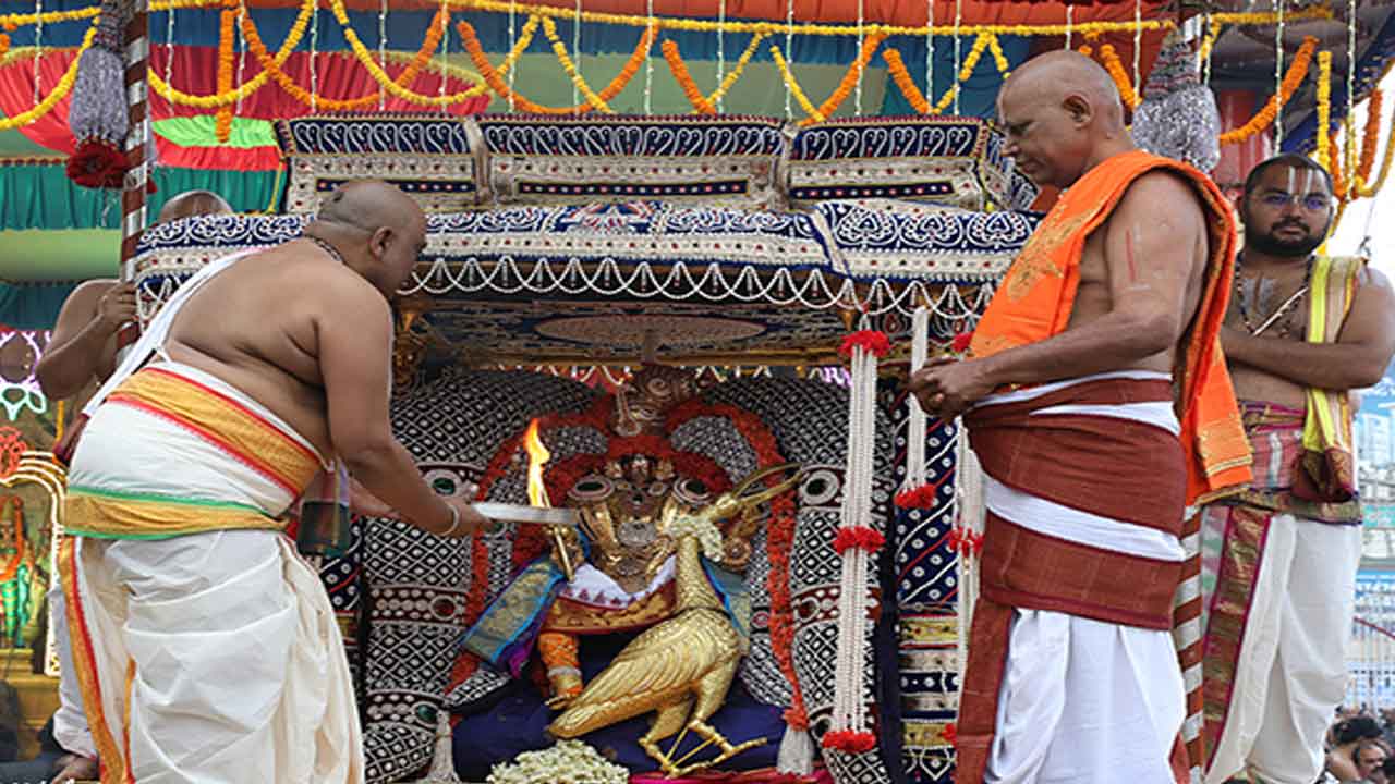 TTD News | ముత్యపుపందిరిపై బకాసుర వధ అలంకారంలో అల‌మేలుమంగ‌