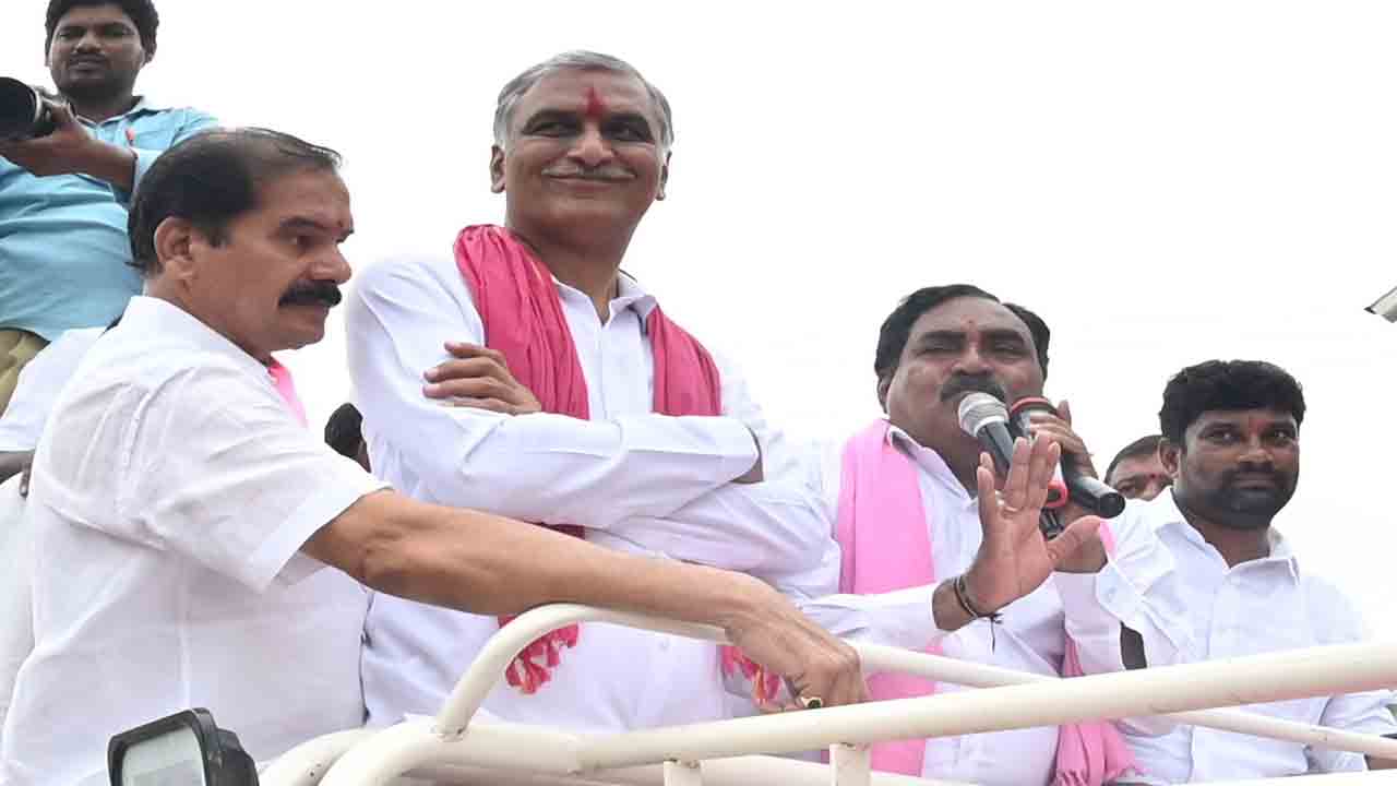 పైసలా? ప్రజలా??