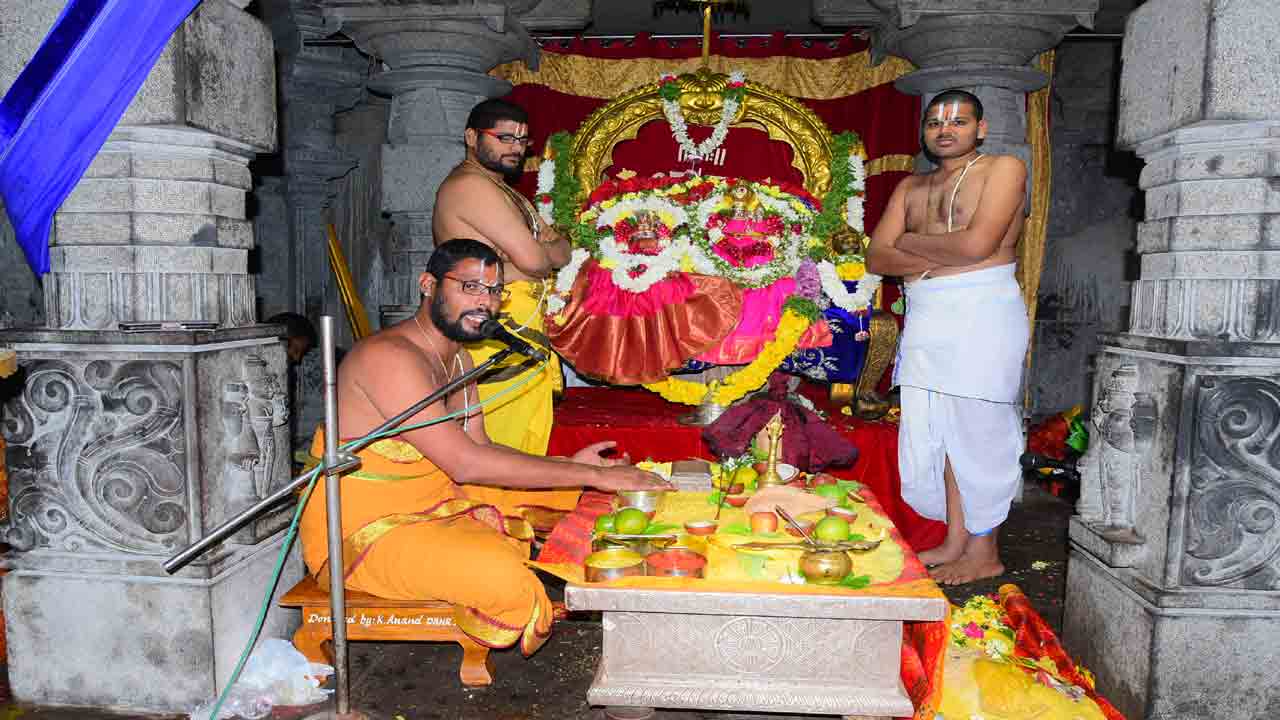 యాదాద్రిలో వైభవంగా నిత్య కల్యాణోత్సవం