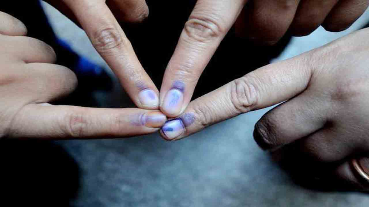 యువతా మేలుకో..ఓటు నమోదు చేసుకో