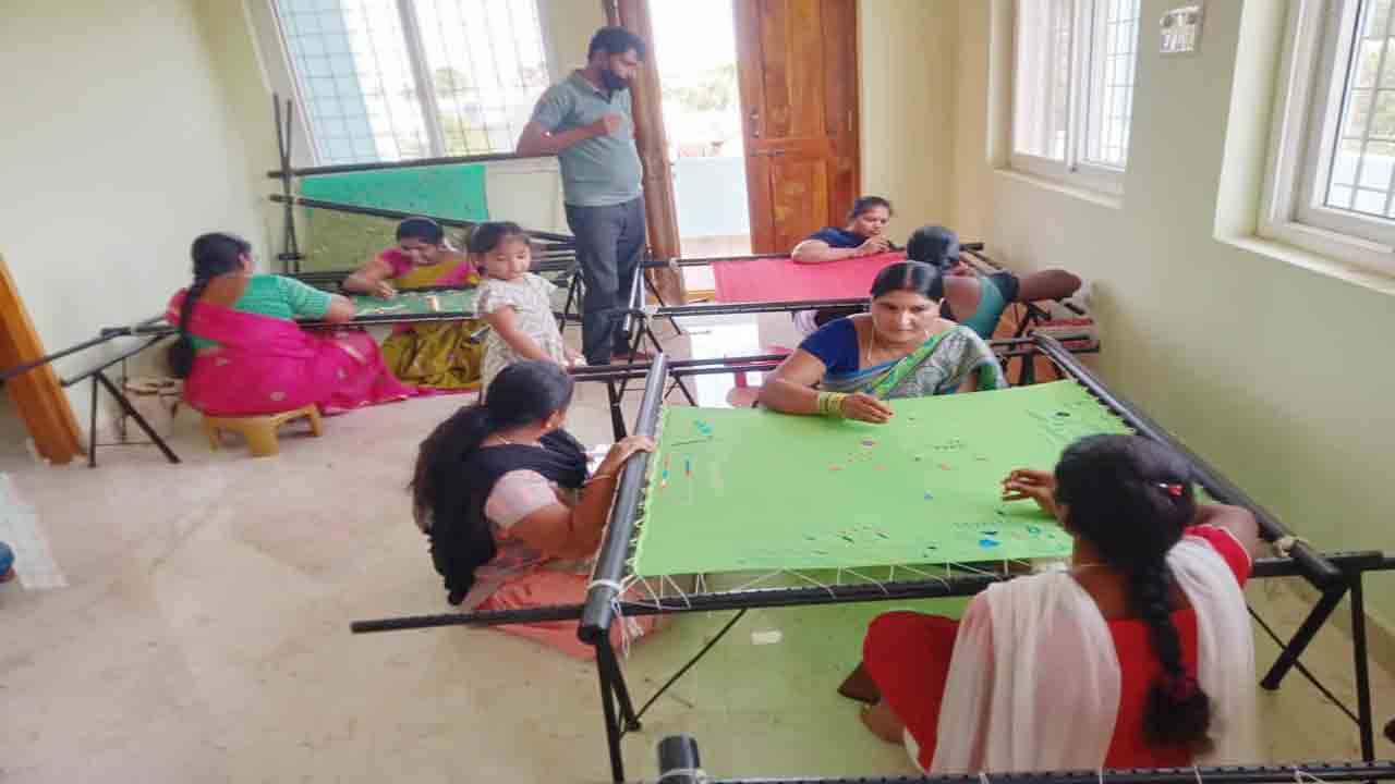 స్వయం ఉపాధికి బాసట