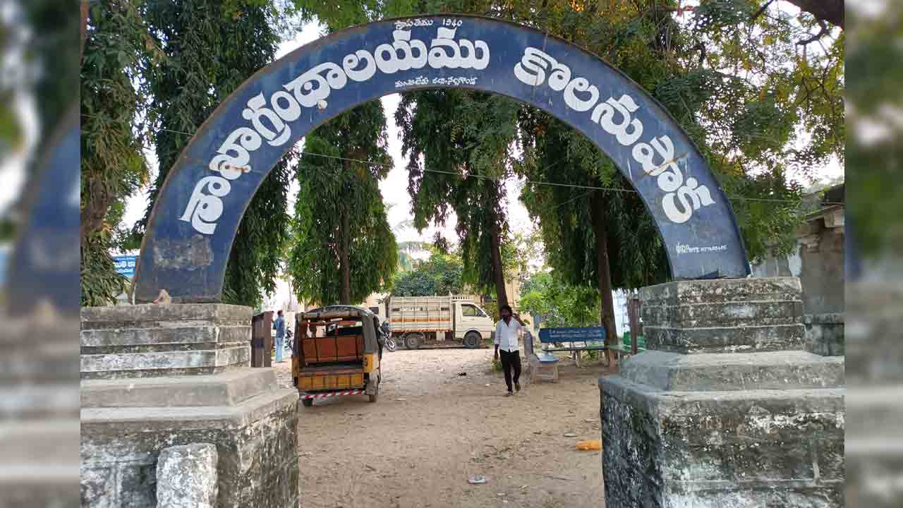 కొలనుపాకలో వందేండ్ల గ్రంథాలయం