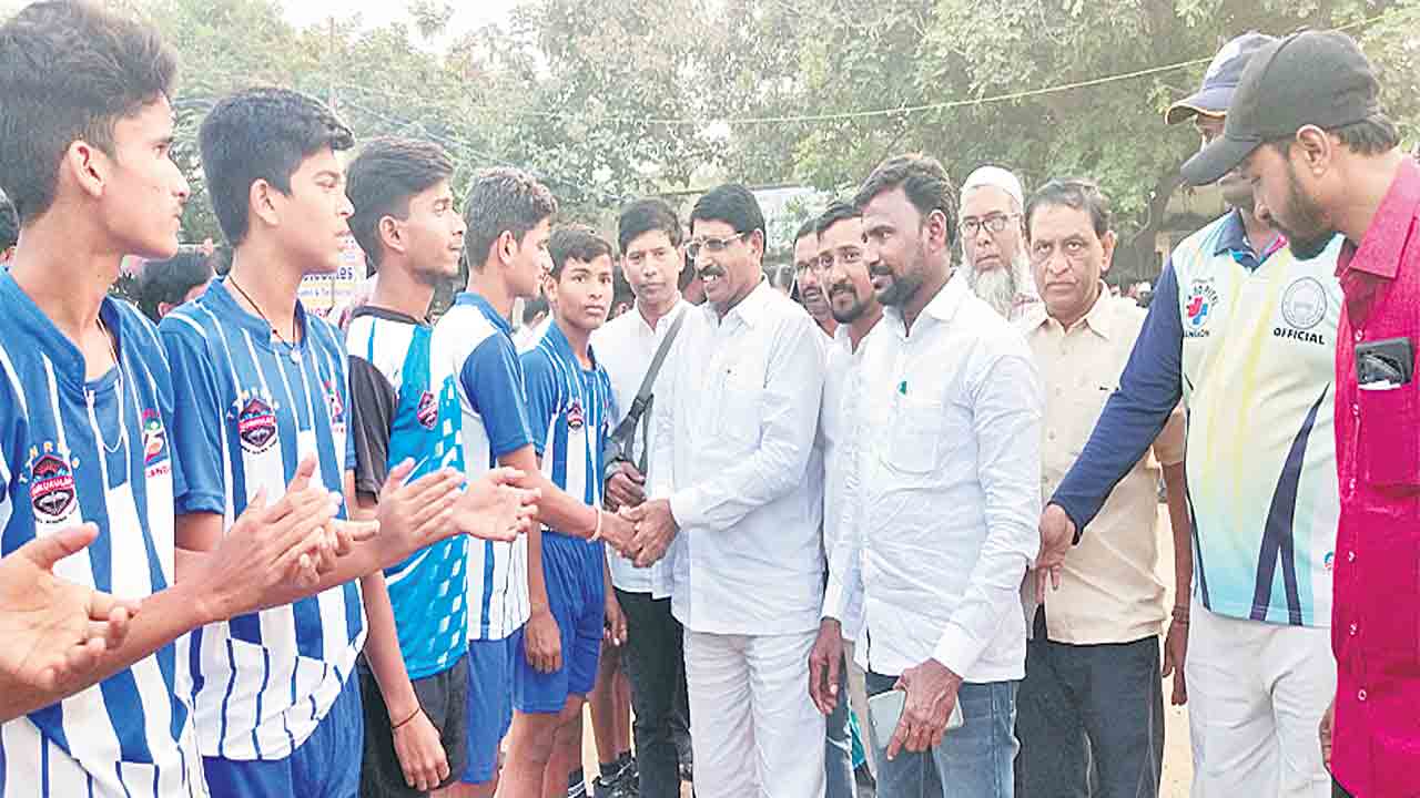 గెలుపోటములను సమానంగా తీసుకోవాలి