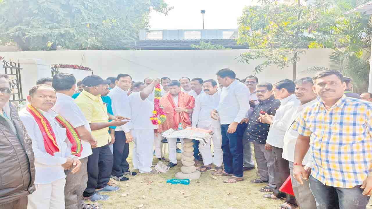 కుల సంఘాల భవనాలకు నిధుల మంజూరు