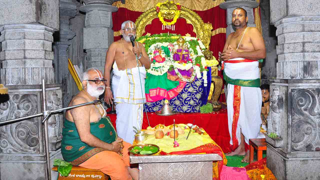 వైభవంగా లక్ష్మీనరసింహుడి నిత్యోత్సవాలు