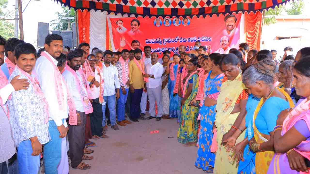 సీఎం కేసీఆర్‌ నాయకత్వం వైపే యువత అడుగులు