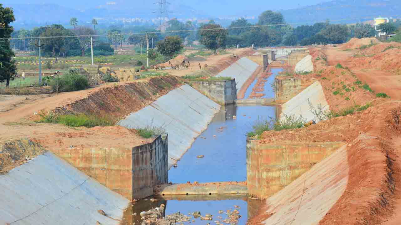 కరువు నేలలో గలగలా పారేలా..