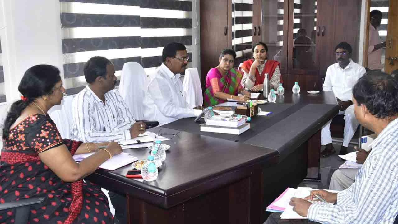 అభివృద్ధి పనులపై మంత్రి నిరంజన్‌రెడ్డి సమీక్ష
