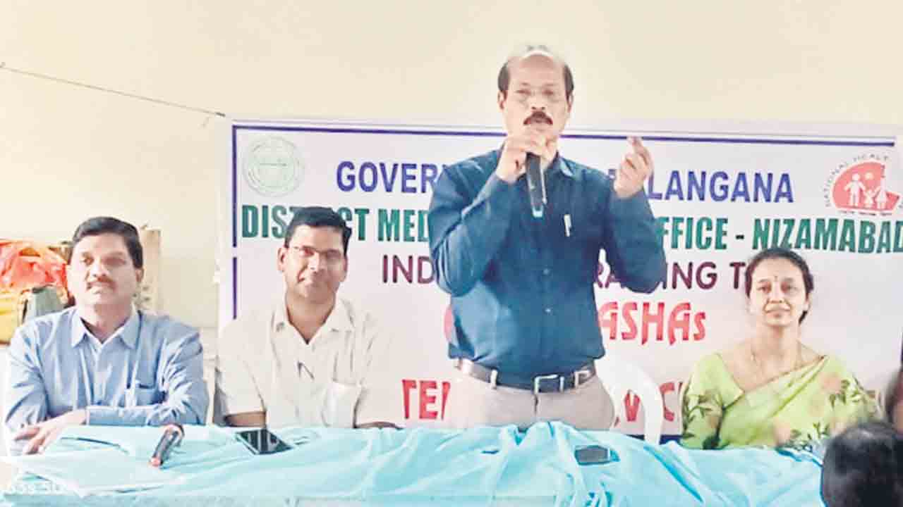 ఆశ, ఆరోగ్య కార్యకర్తలు మెరుగైన సేవలందించాలి