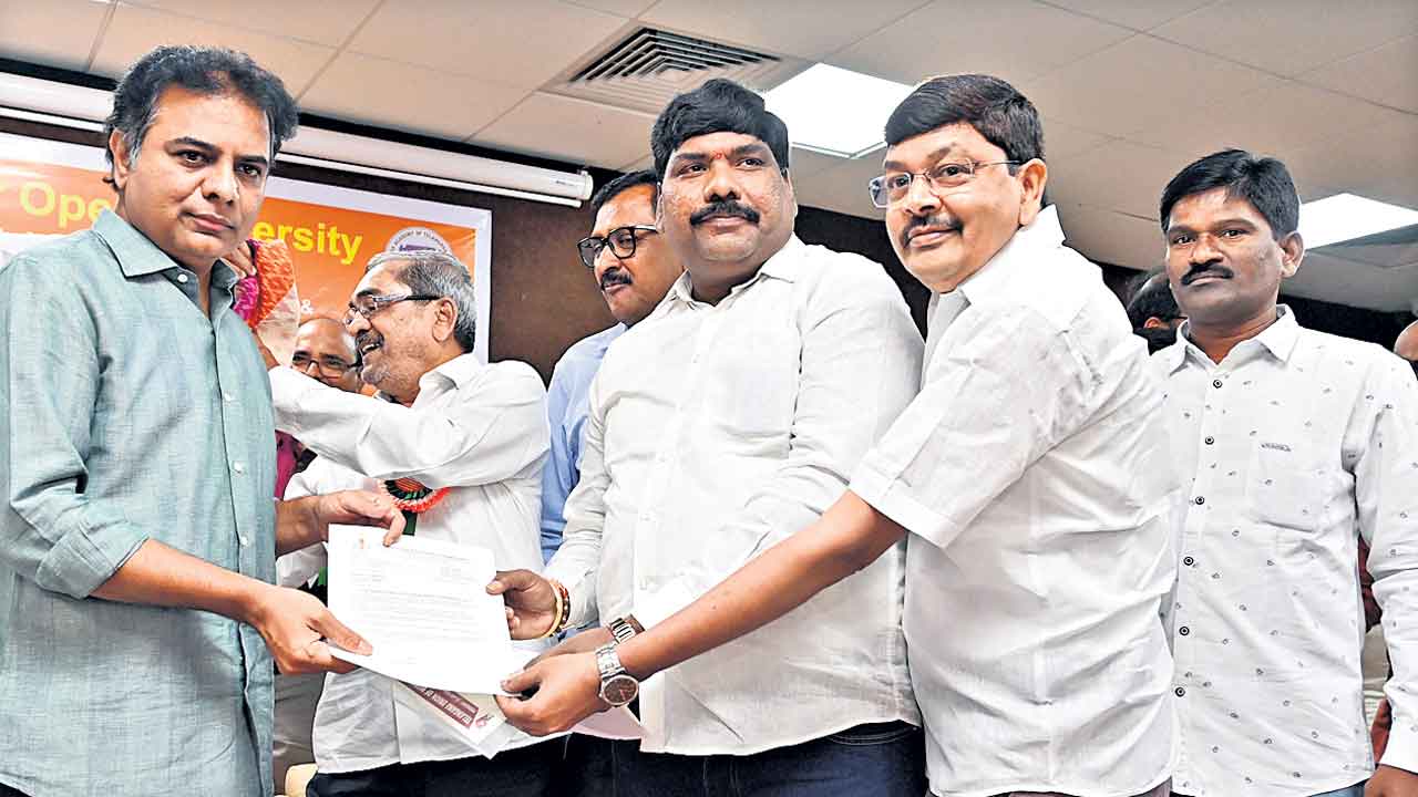 కేటీఆర్‌తో టీయూడబ్ల్యూజే నేతల భేటీ