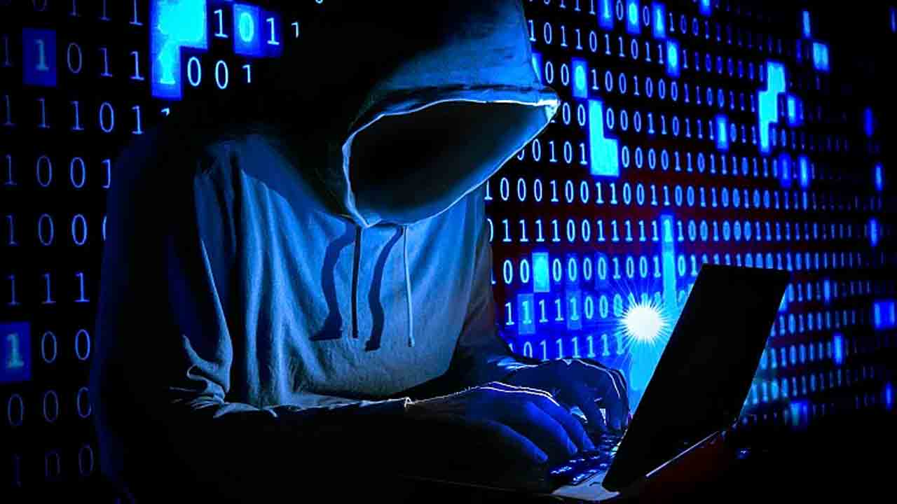 Phone Hacked | వ్యాపారవేత్త ఫోన్‌ హ్యాక్‌.. రూ.కోటి స్వాహా..!