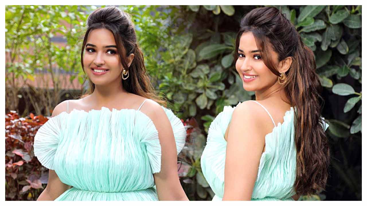 Pujita Ponnada | చిరునవ్వుతో అలరిస్తున్న పూజిత పొన్నాడ..