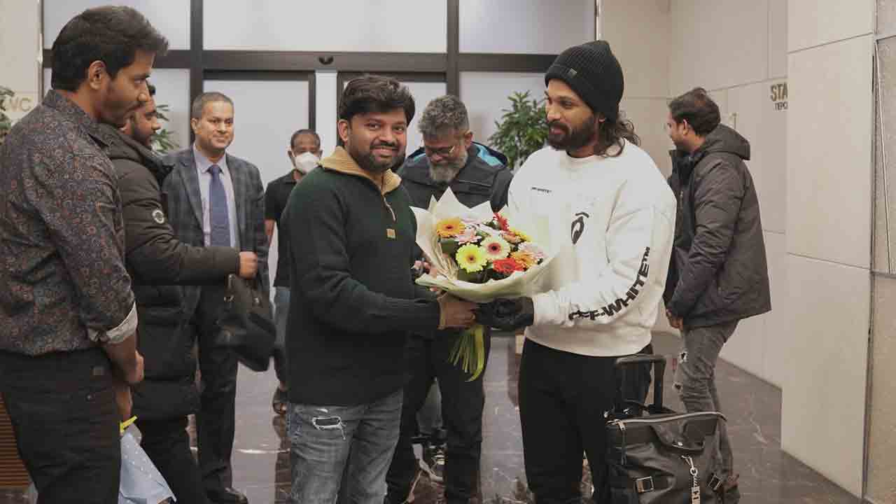PushpaTheRise | రష్యాలో సుకుమార్, అల్లు అర్జున్ టీంకు గ్రాండ్‌ వెల్‌కమ్‌.. ఫొటోలు వైరల్