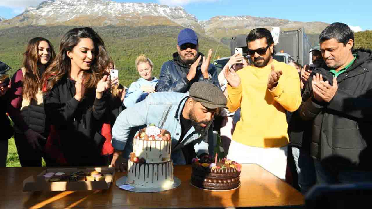 RC 15 | న్యూజిలాండ్ షెడ్యూల్‌కు ఆర్‌సీ 15 టీం ప్యాకప్‌.. ట్రెండింగ్‌లో స్టిల్స్