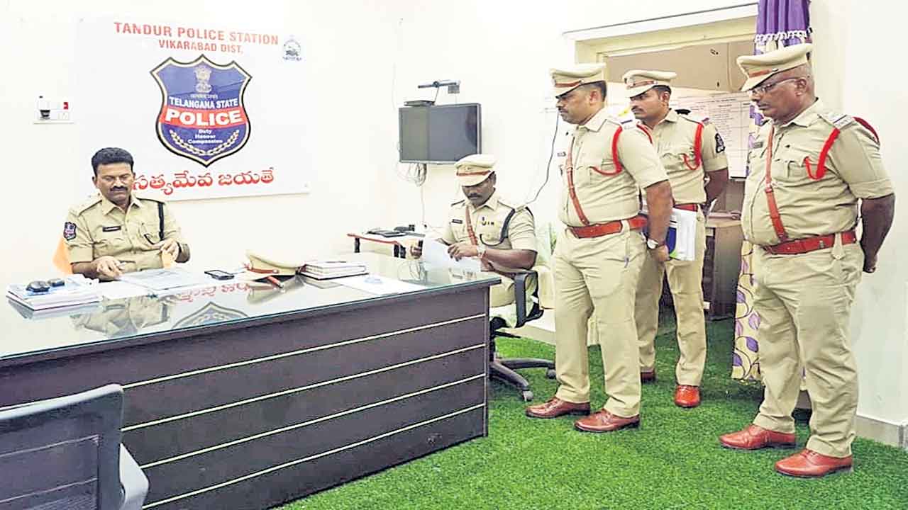 ప్రతి ఫిర్యాదుపై స్పందించాలి:ఎస్పీ కోటిరెడ్డి