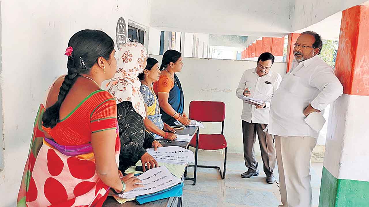 ఓటు హక్కు నమోదు తప్పనిసరి