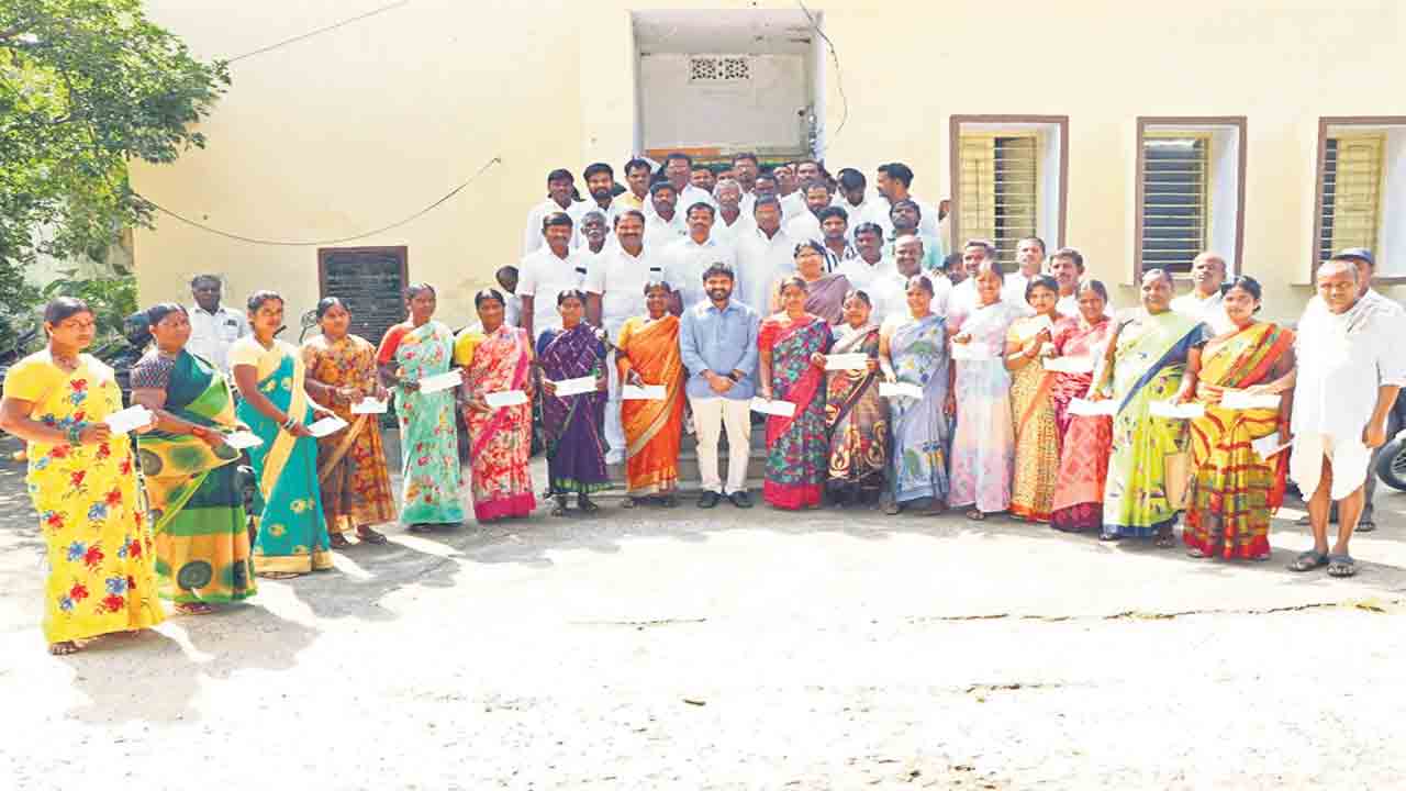 ఎనిమిదేండ్లు.. రూ.300 కోట్లు