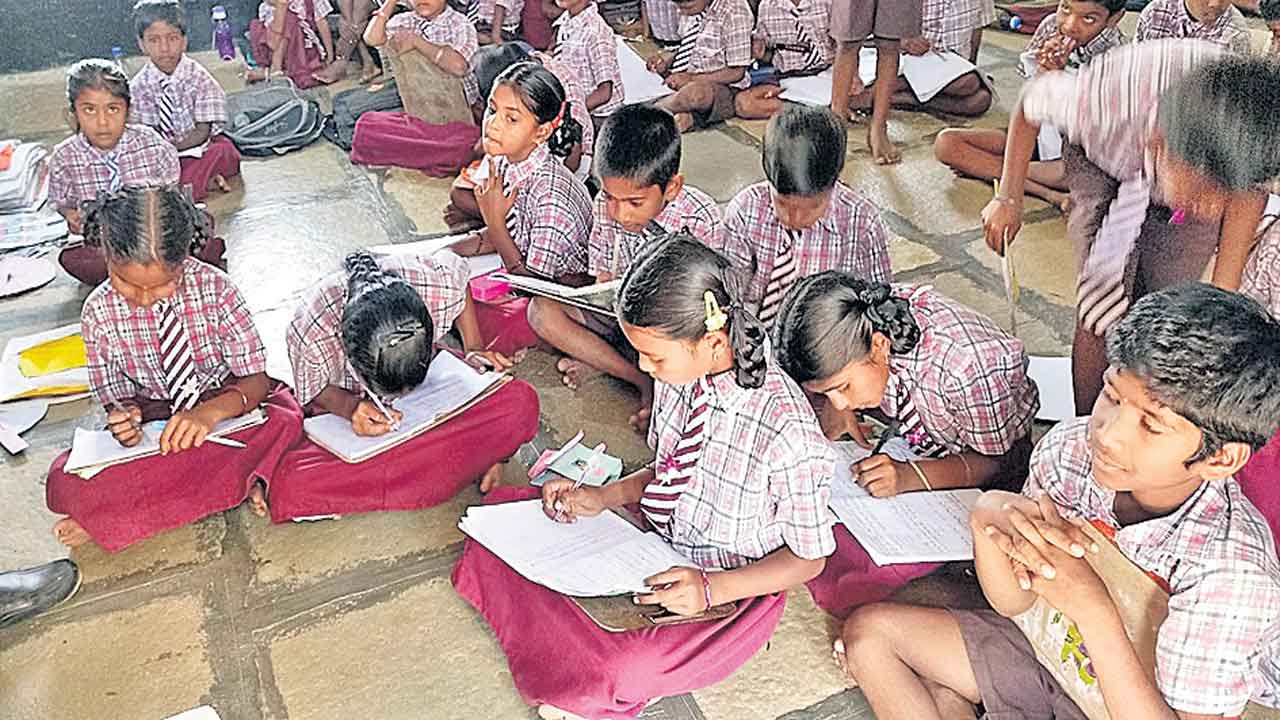 ఆటపాటలతో బోధన