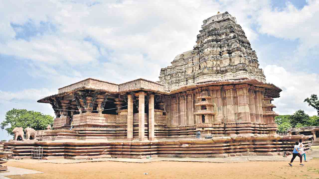 తెలంగాణ పర్యాటకానికి ఊపు.. నాల్గింతలు పెరిగిన విదేశీ పర్యాటకులు