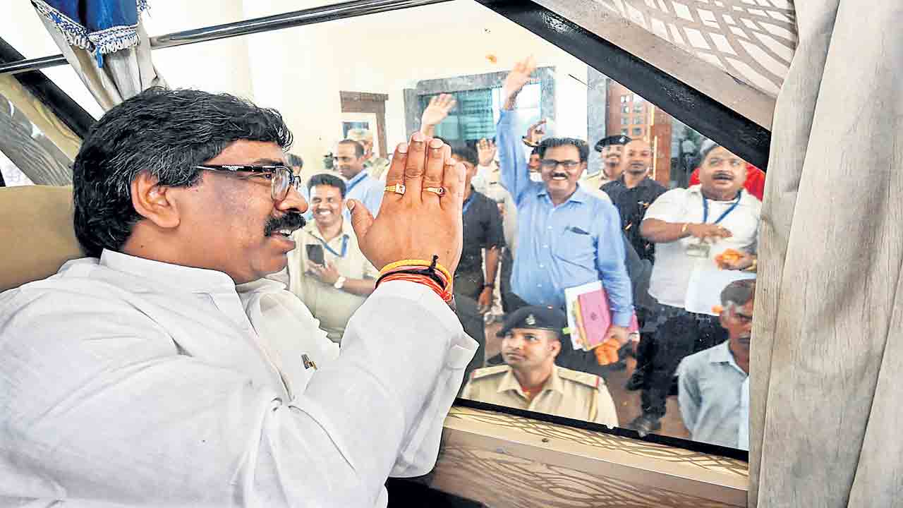 హేమంత్‌ సొరేన్‌కు ఈడీ సమన్లు